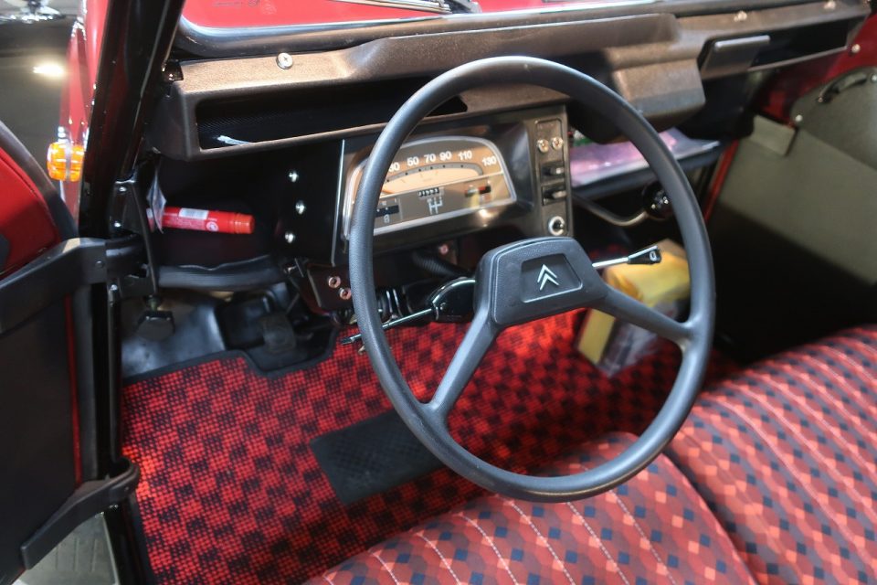 シトロエン 2cv6 チャールストン 新車で購入できます カービューティープロ ブルーボトル ガラスコーティング 東京